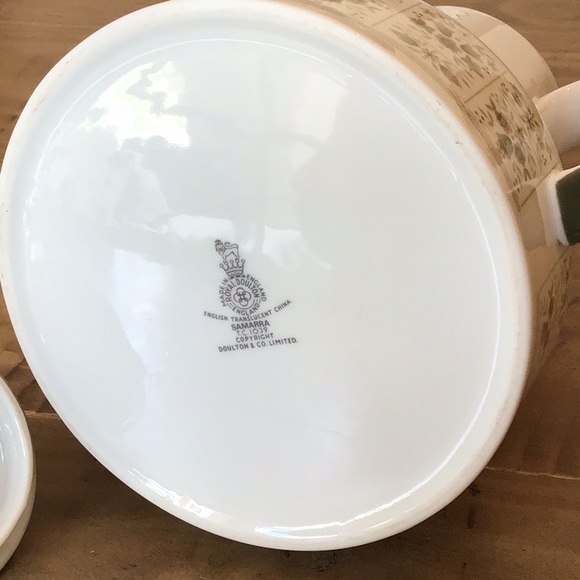 Royal Doulton Samarra Coffee Pot & Lid
Vintage English translucent china - Picture 16 of 16